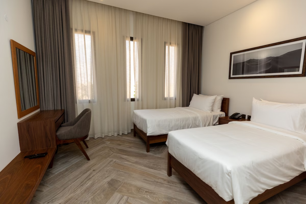 Bab Al Nojoum Bateen Liwa 7/60