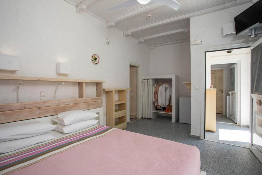 Irini Hotel 11/63