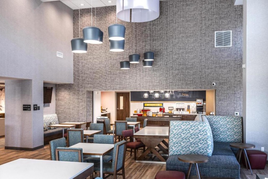 Hampton Inn & Suites Bakersfield Central 11/25