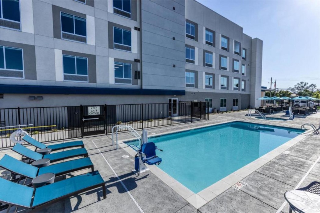 Hampton Inn & Suites Bakersfield Central 13/25