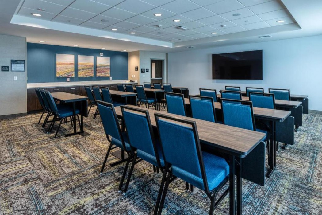 Hampton Inn & Suites Bakersfield Central 21/25