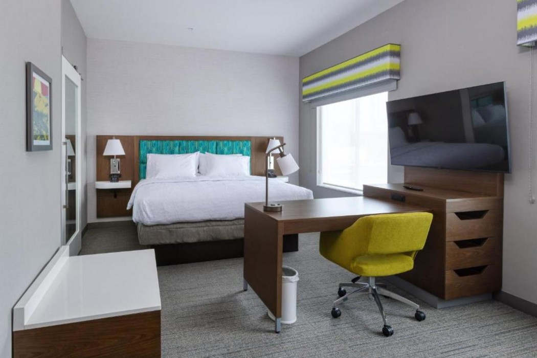 Hampton Inn & Suites Bakersfield Central 10/25