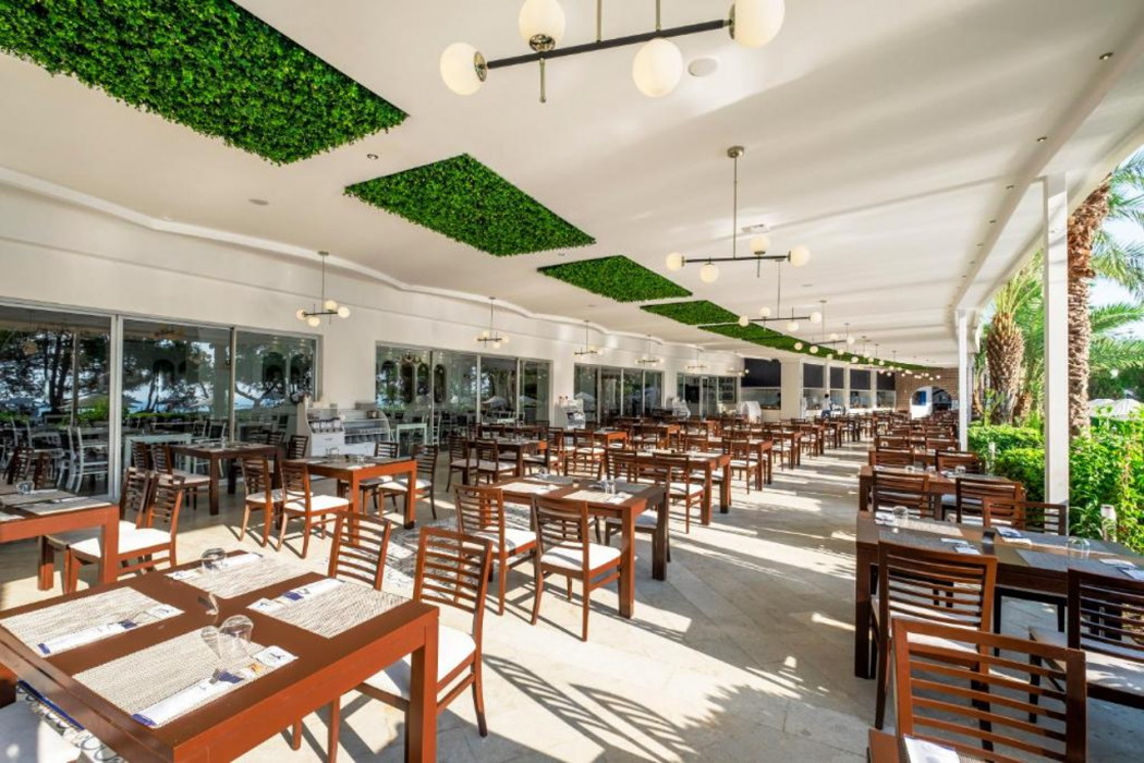 Utopia Beach Club 32/69