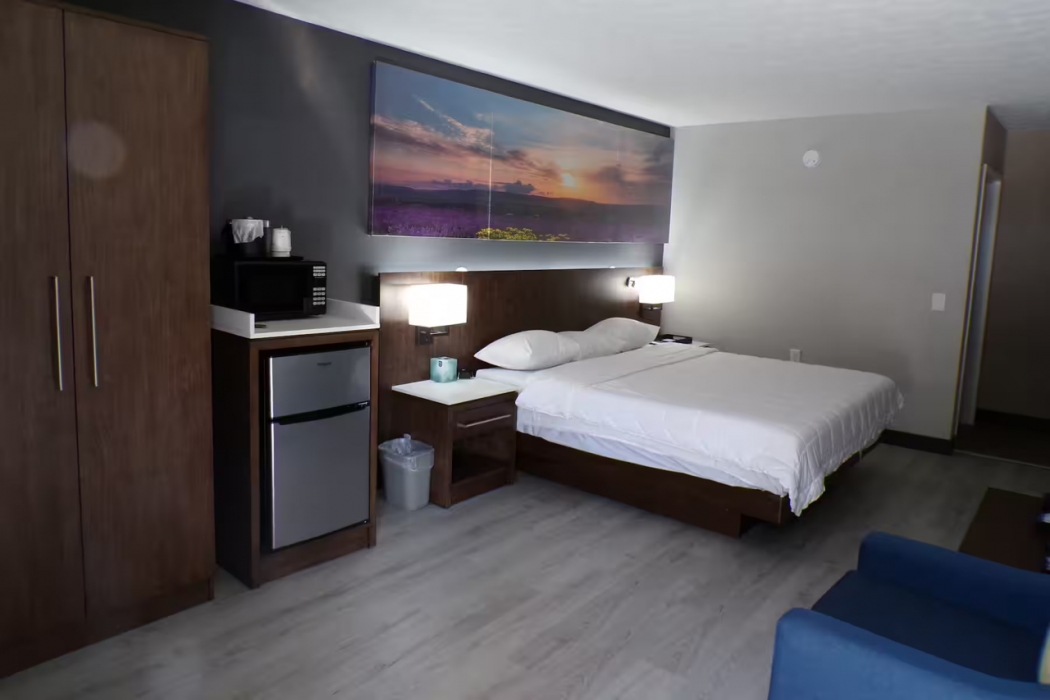 Luxor Inn and Suites, a Travelodge by Wyndham 5/23