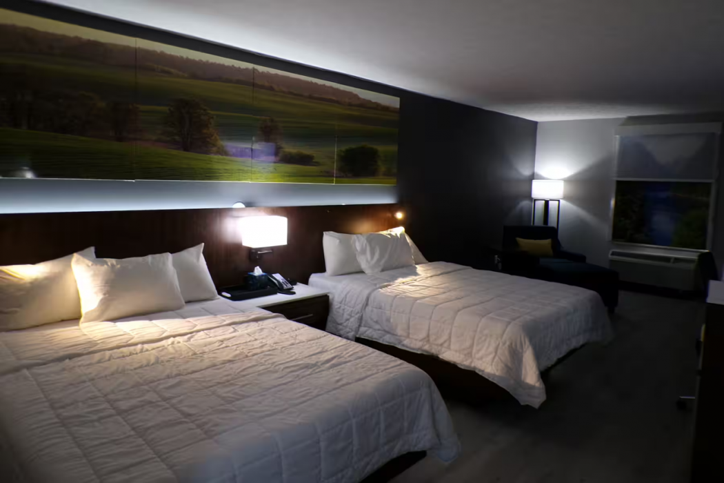 Luxor Inn and Suites, a Travelodge by Wyndham 8/23