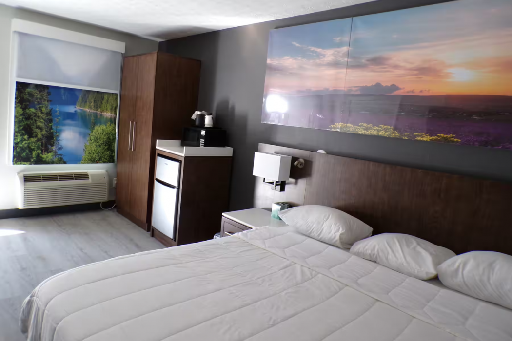 Luxor Inn and Suites, a Travelodge by Wyndham 6/23