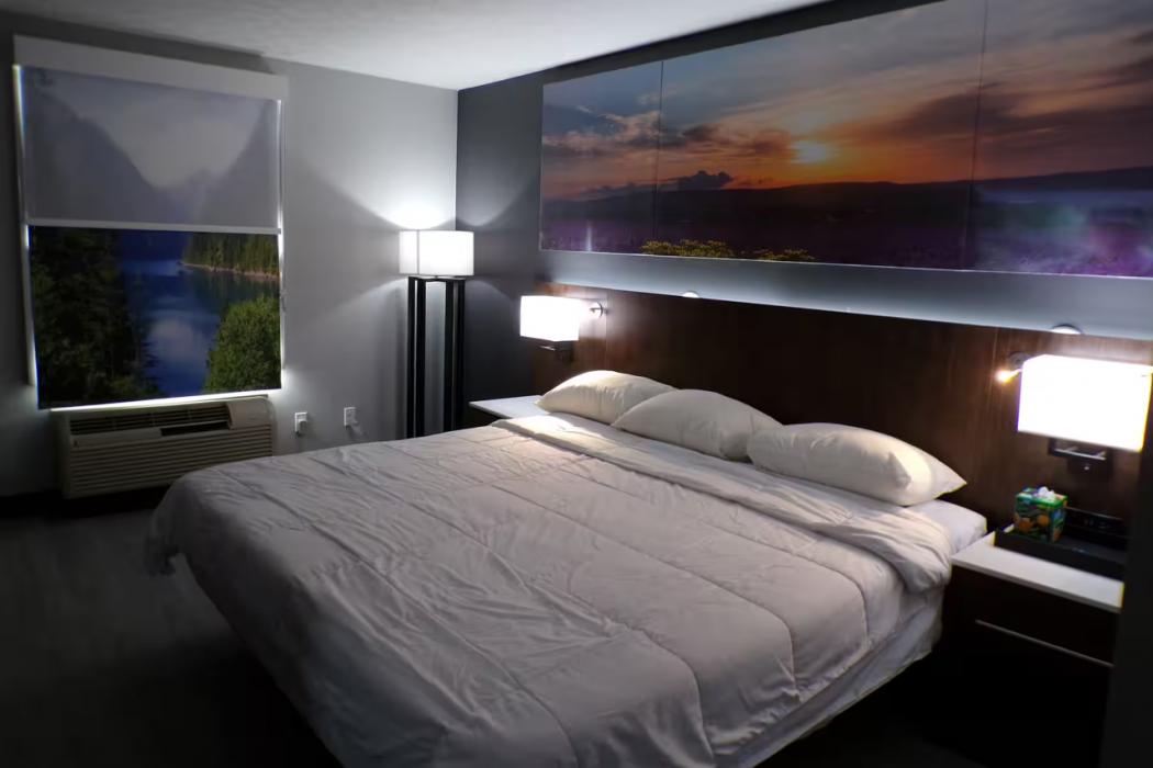 Luxor Inn and Suites, a Travelodge by Wyndham 9/23