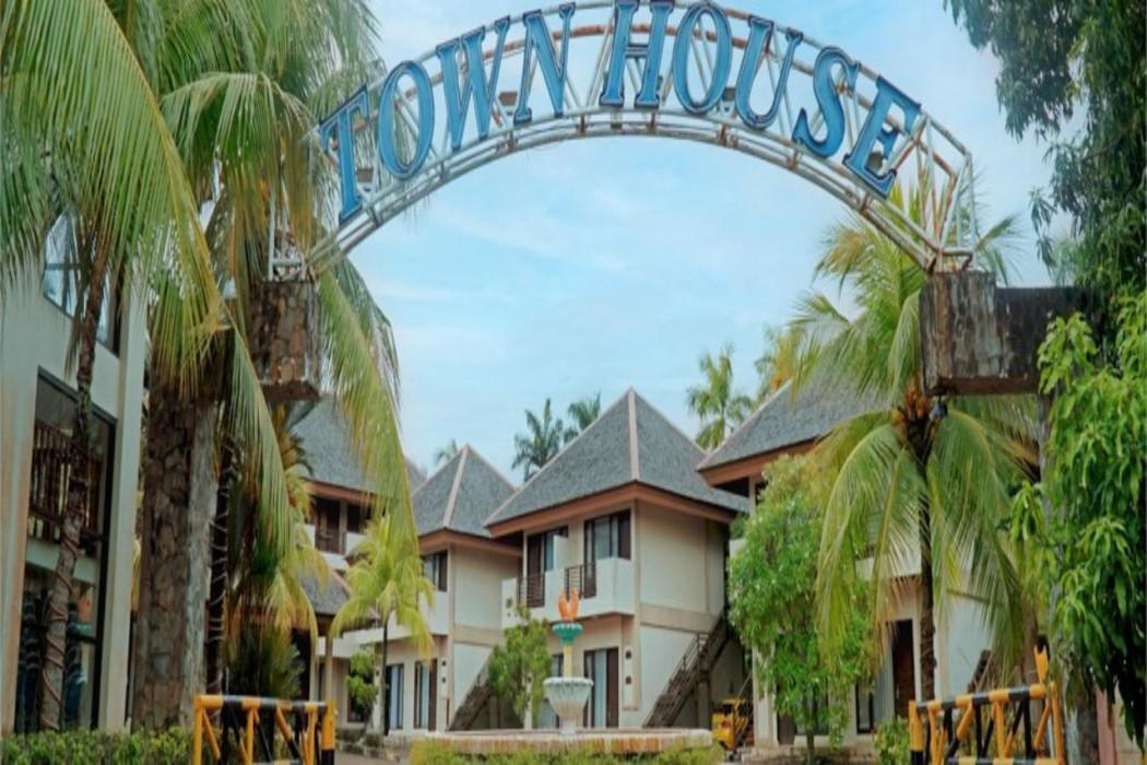 Town House Bukit Damai Indah Hotel and Residence 1/49