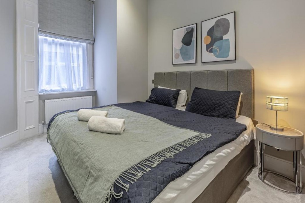 Room at Green Street by Aeria Apartments, LONDON