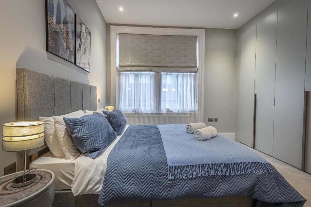 Room at Green Street by Aeria Apartments, LONDON