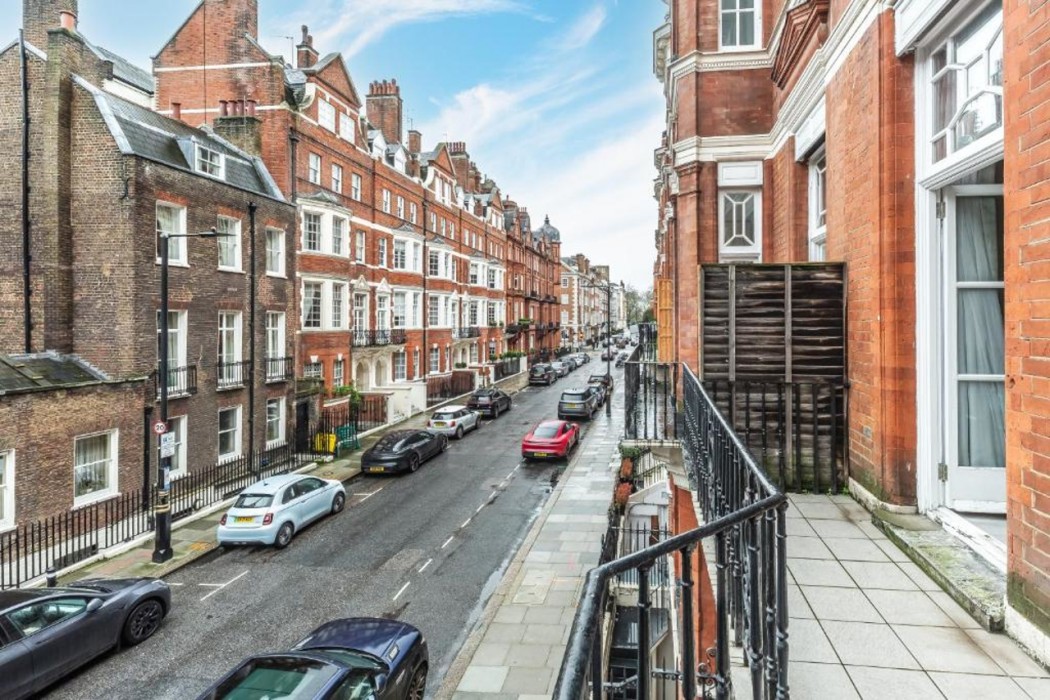 Green Street by Aeria Apartments in LONDON