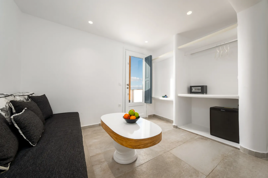 Amaze Suites 10/65
