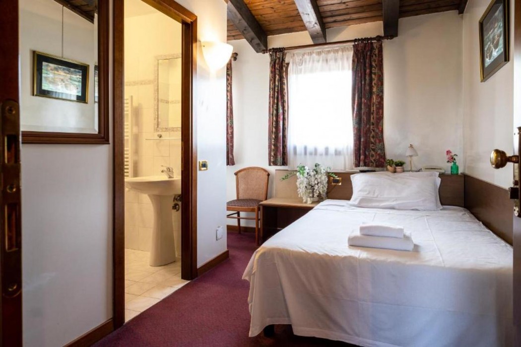 Hotel Villa Sara 7/60