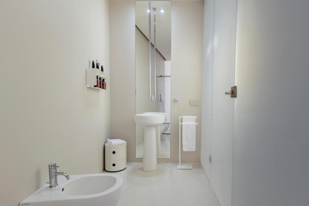 Five Place Design Suite & Apartments 32/58