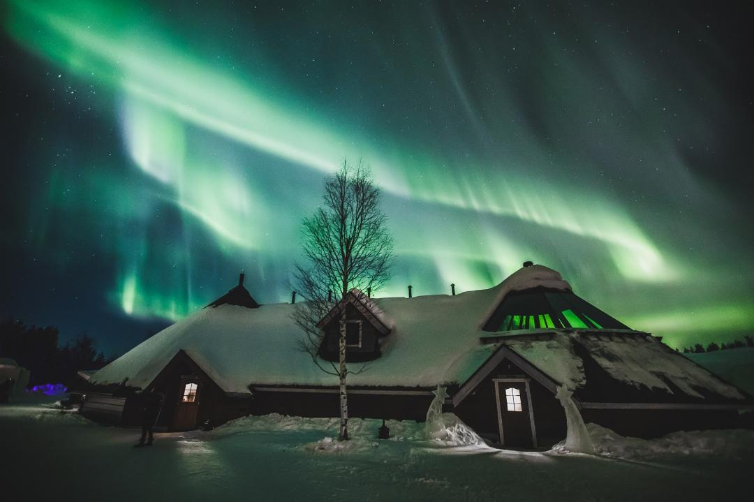 Arctic Snow Hotel And Glass Igloos 23/70