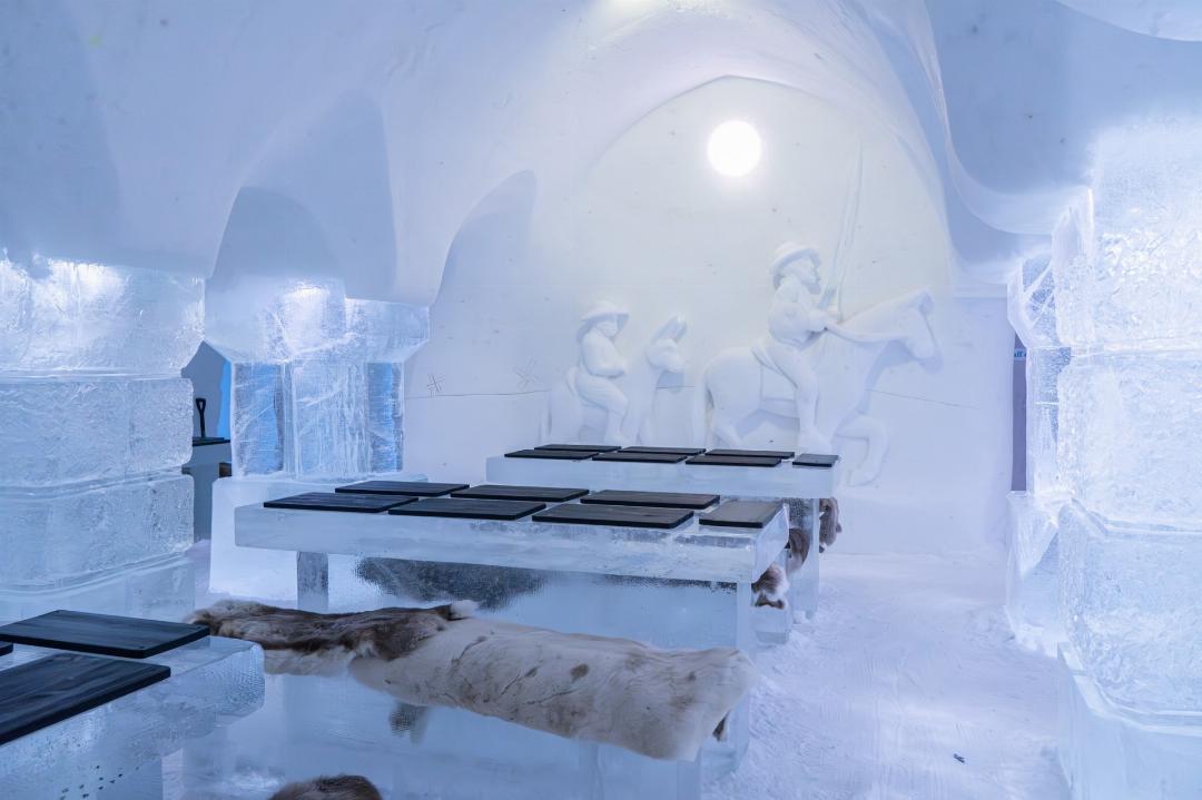 Arctic Snow Hotel And Glass Igloos 21/70