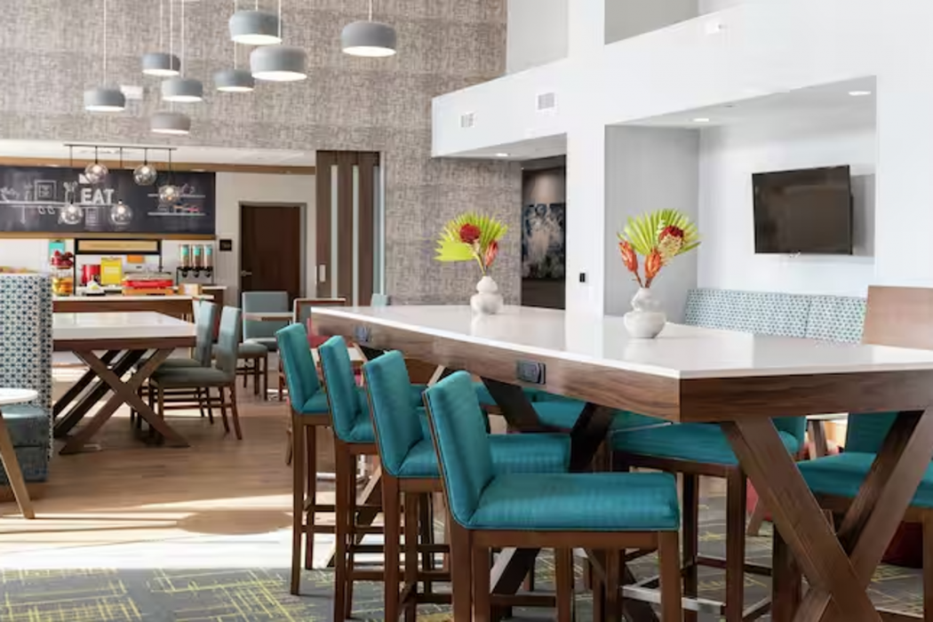 Hampton Inn & Suites Oroville 11/24