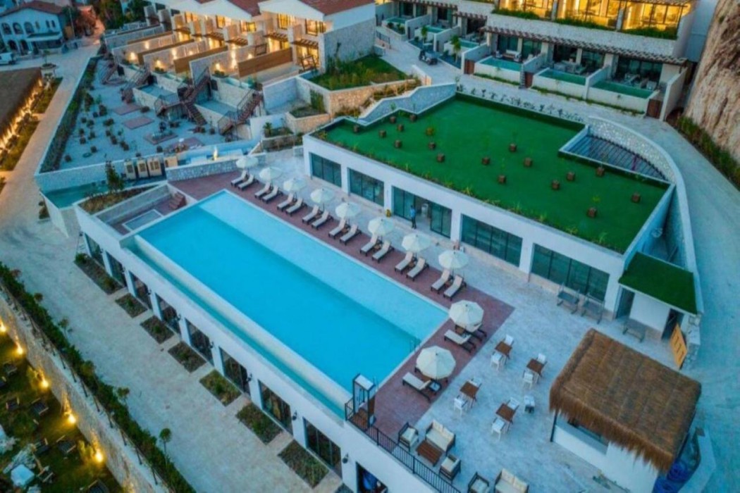 Lures Hotel 25/57