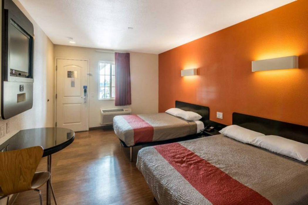 Motel6 Bell Gardens, CA - Los Angeles 9/38