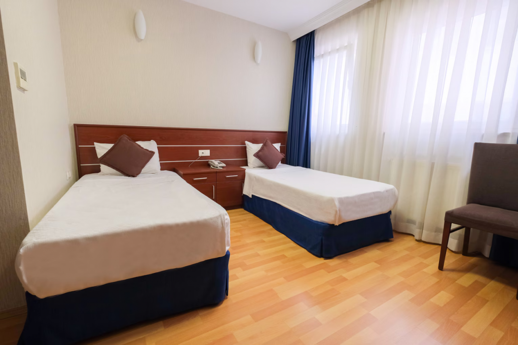 Siyav Hotel 7/14