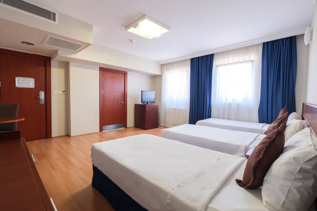 Siyav Hotel 8/14