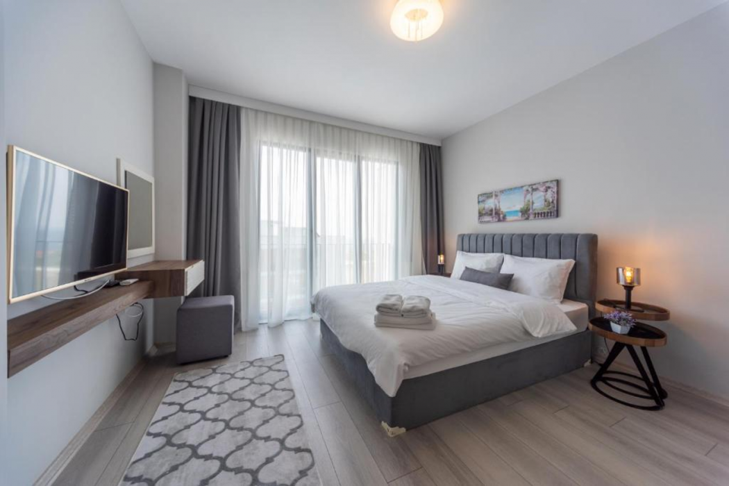 Green Hills Suites 12/60