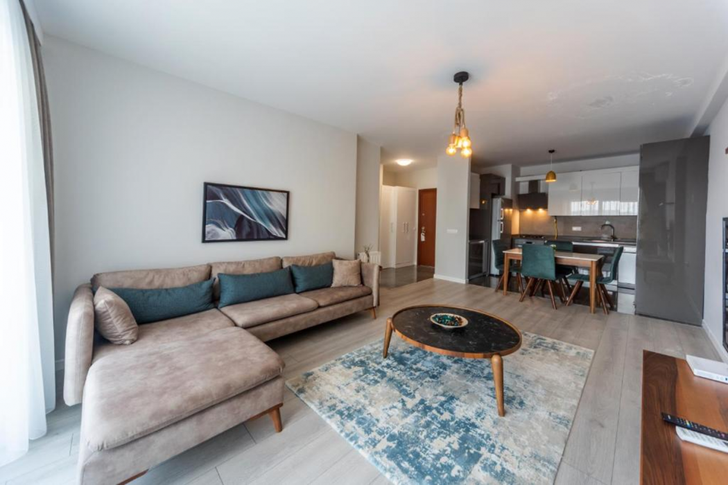 Green Hills Suites 13/60