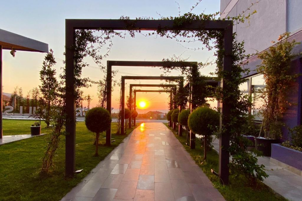 Green Hills Suites 27/60