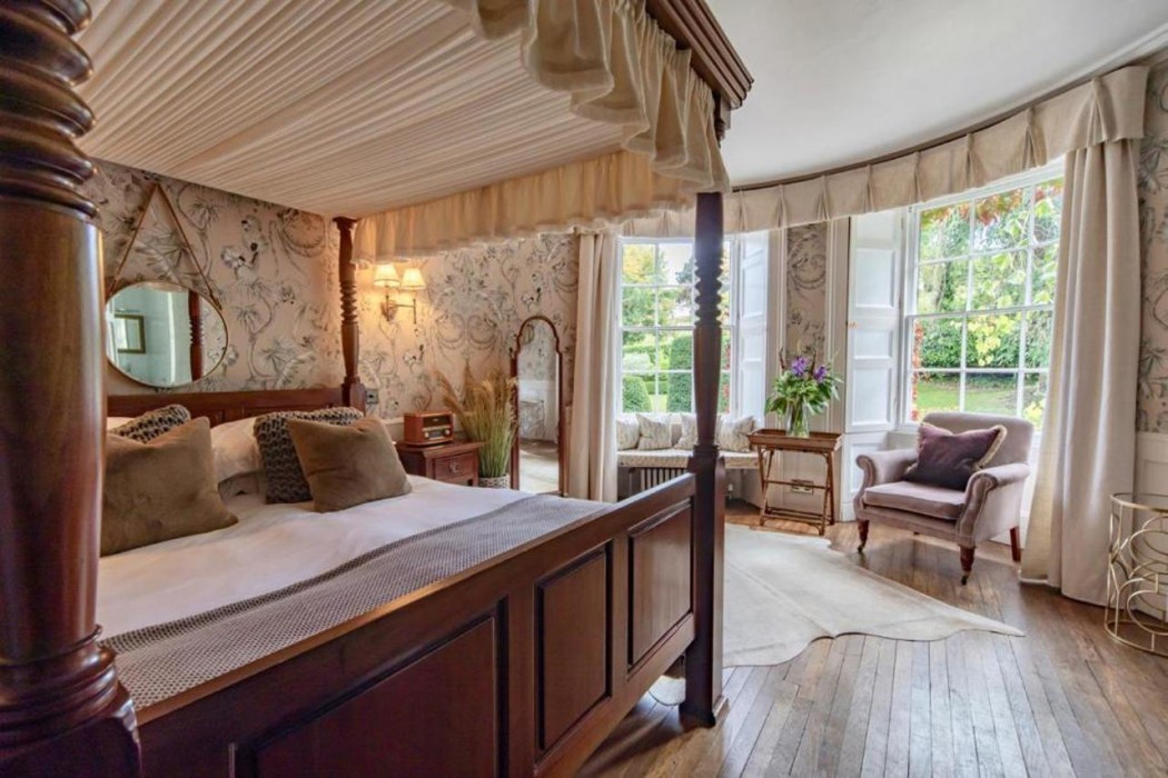 Burleigh Court Cotswolds 12/61