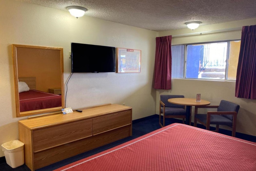 Econo Lodge Las Vegas NM 16/53