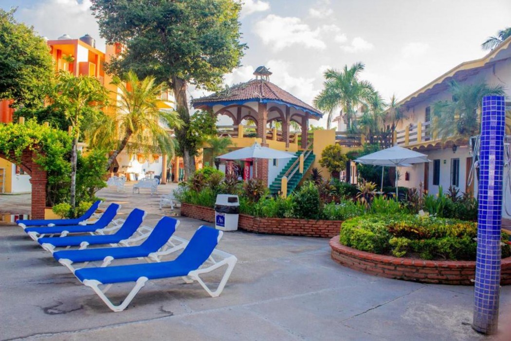 Hotel y Bungalows As de Oros 18/63