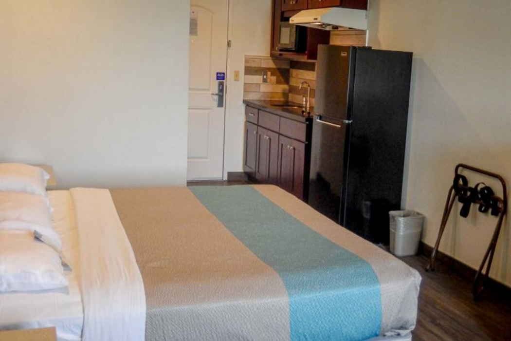 Motel6 Azusa, CA 17/32