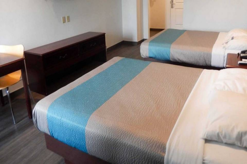 Motel6 Azusa, CA 14/32