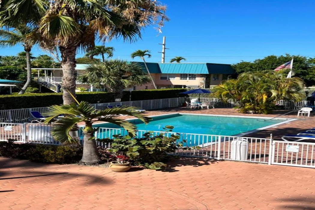 Breezy Palms Resort 36/67