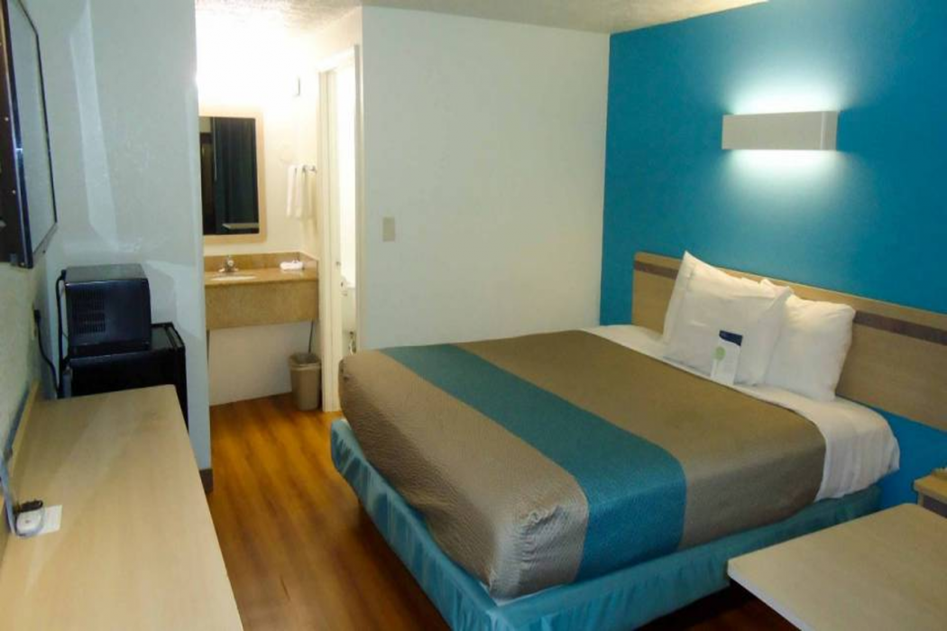 Motel6 Columbus, MS 9/25