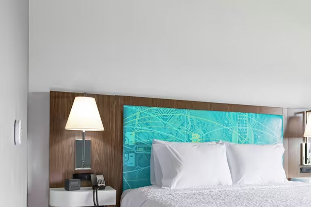 Hampton Inn & Suites Chicago Medical District UIC 8/34