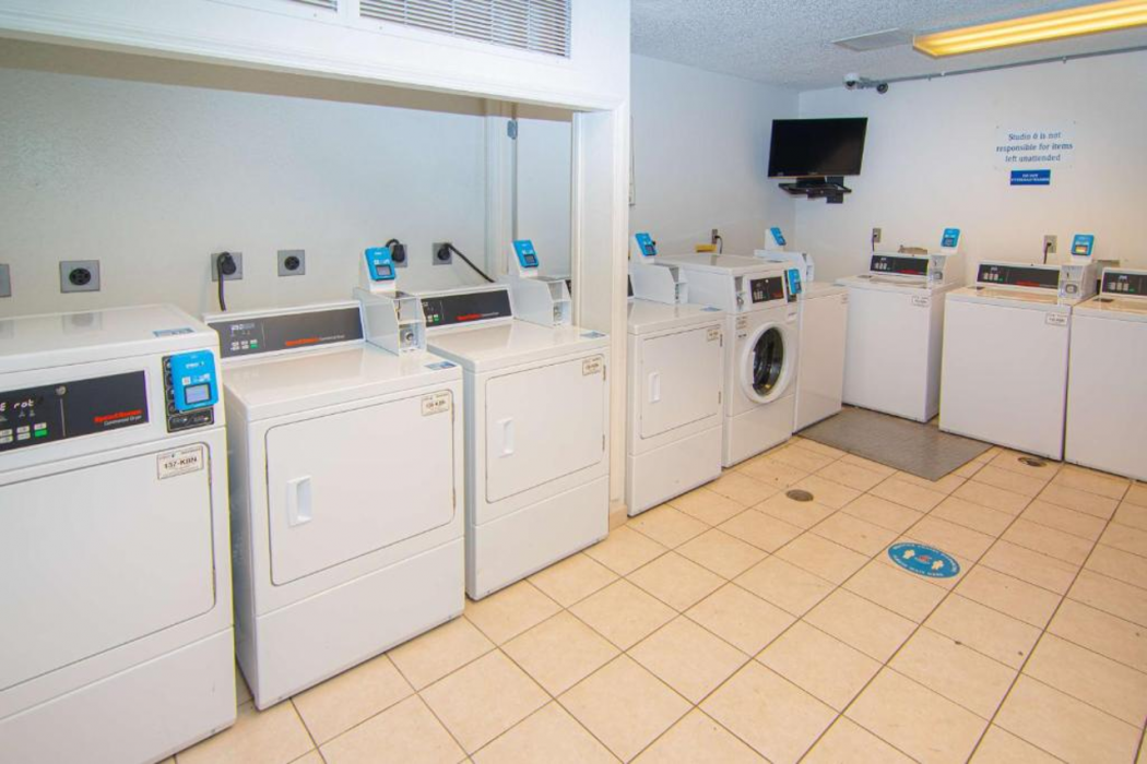 Studio 6 Extended Stay - Coral Springs, FL - Fort Lauderdale 35/60
