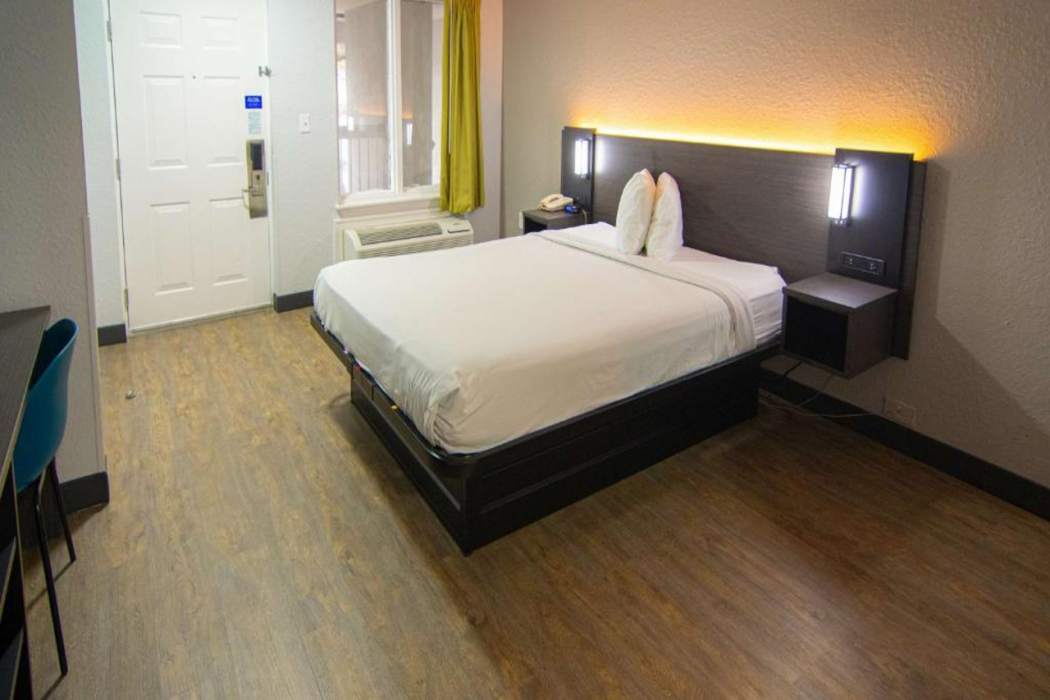 Studio 6 Extended Stay - Coral Springs, FL - Fort Lauderdale 16/60