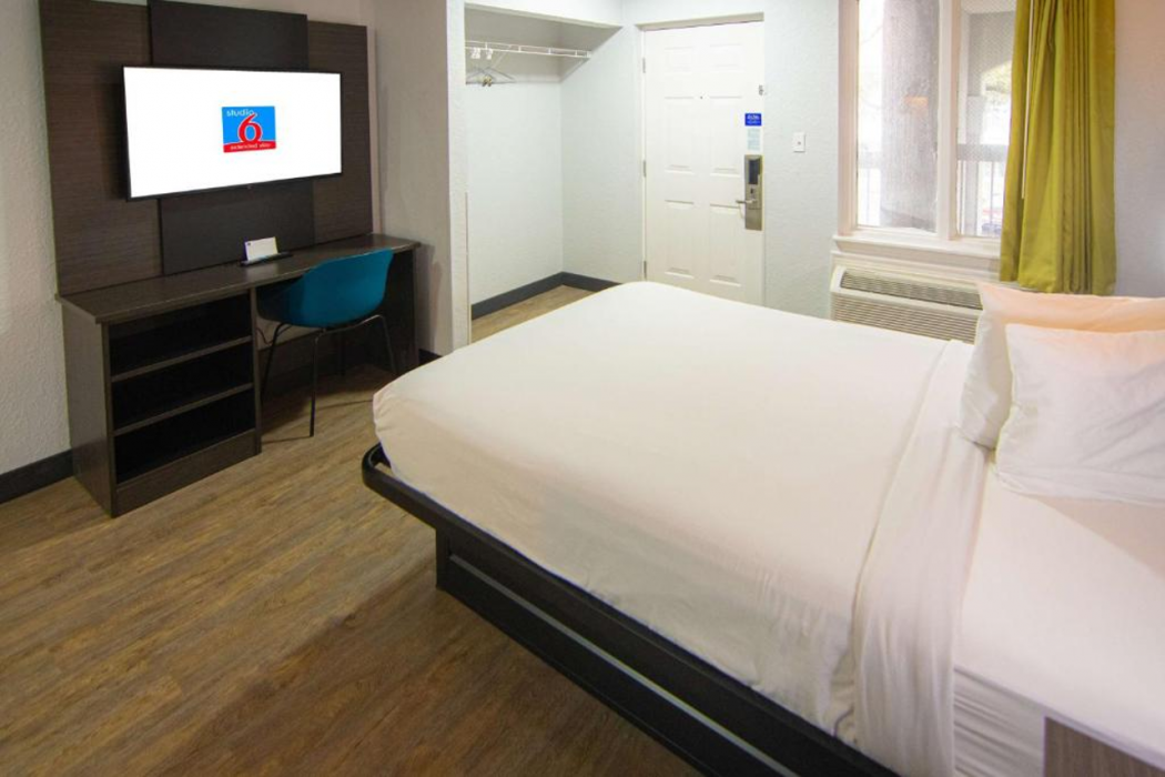 Studio 6 Extended Stay - Coral Springs, FL - Fort Lauderdale 15/60