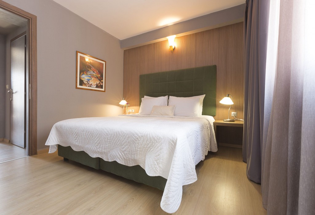 Plaza Hotel, Philian Hotels and Resorts 20/83