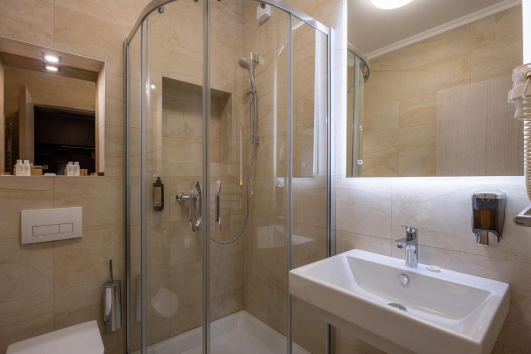 Hotel Nobel West 12/31