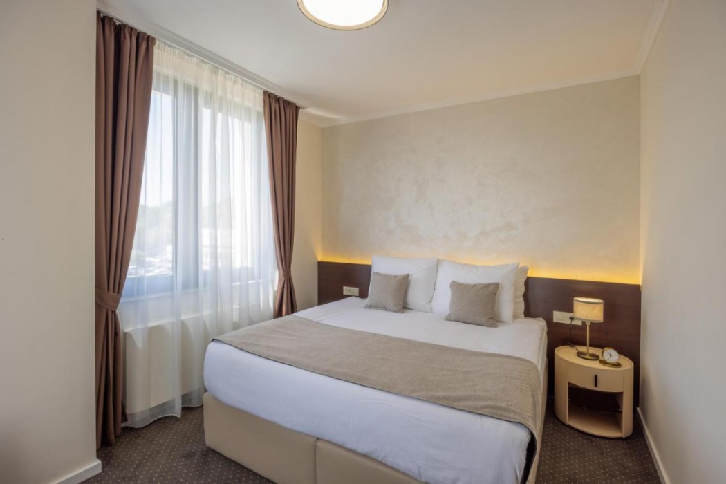 Hotel Nobel West 7/31