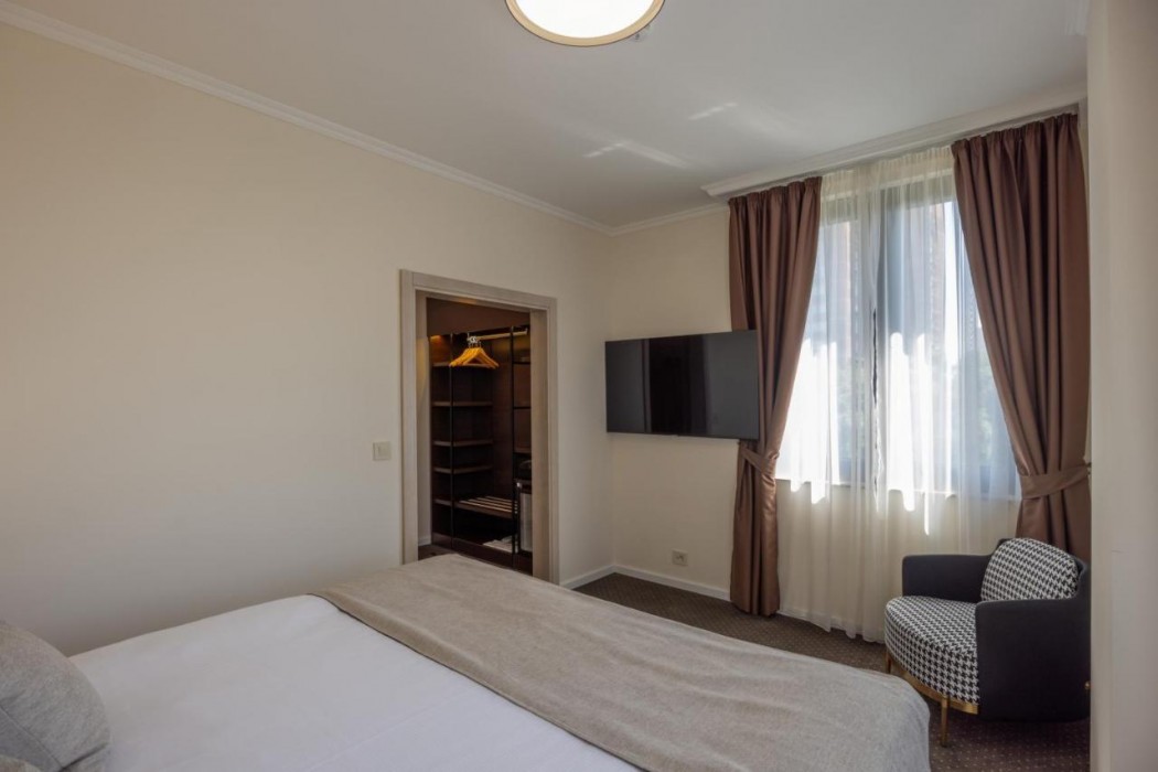 Hotel Nobel West 10/31