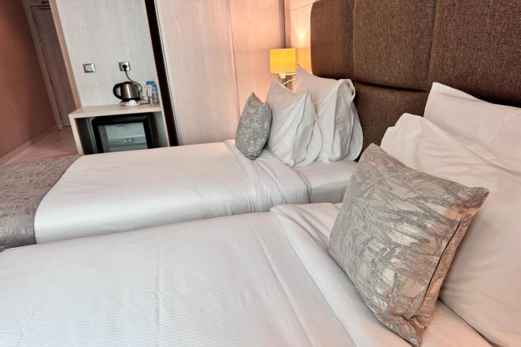 2H Hotel 8/61
