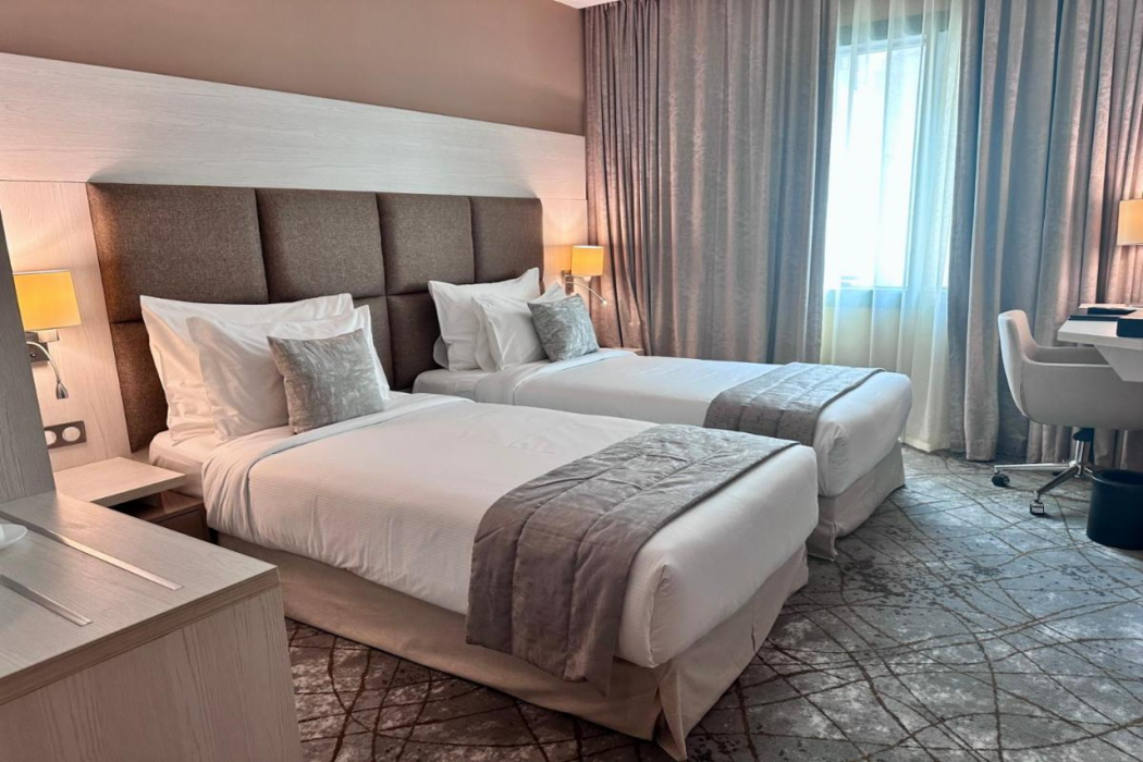 2H Hotel 9/61