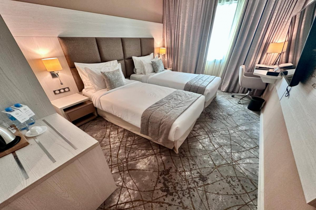 2H Hotel 10/61