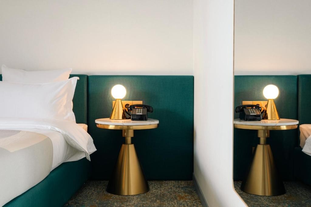 Castor and Pollux Hotel 9/69