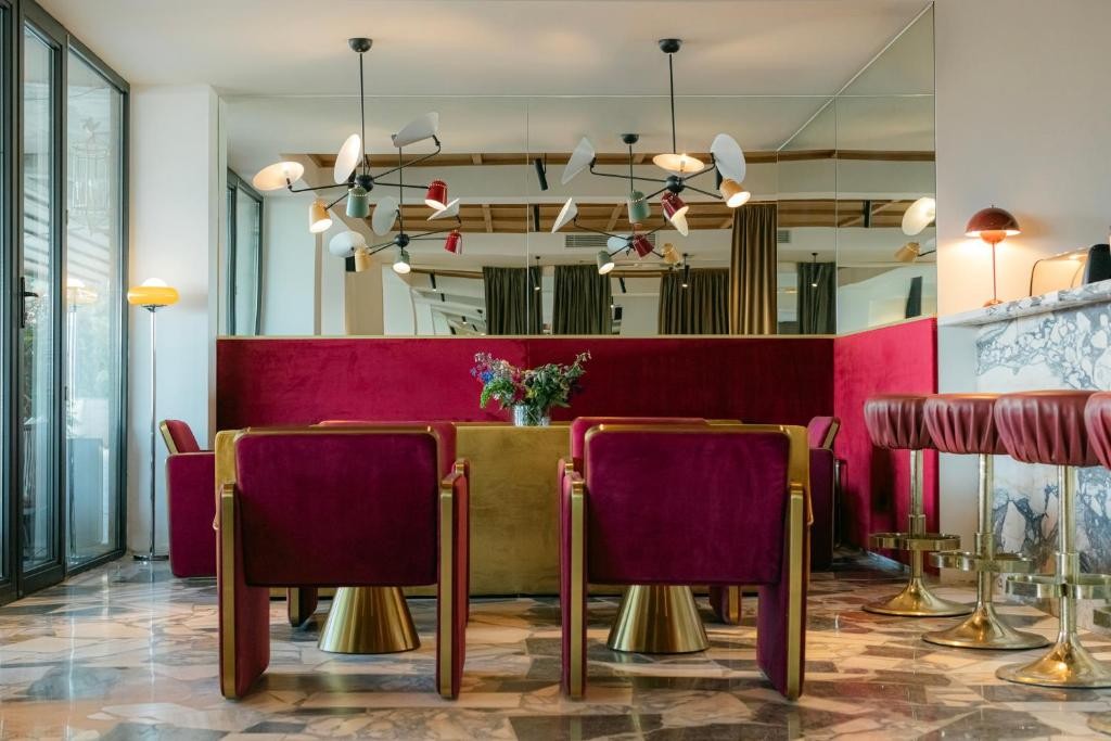 Castor and Pollux Hotel 29/69