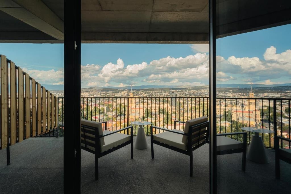 Castor and Pollux Hotel 17/69