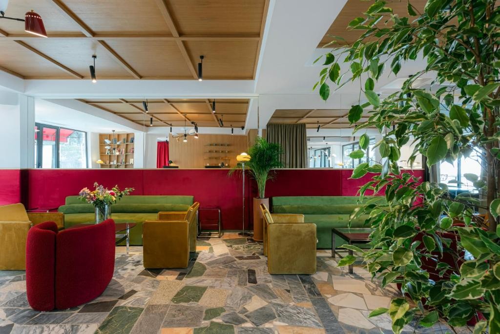 Castor and Pollux Hotel 30/69